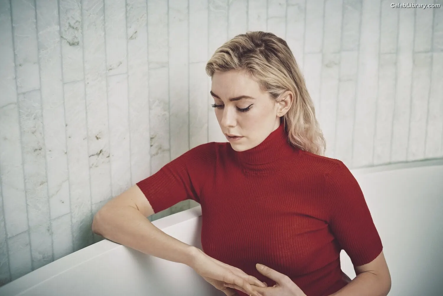 Vanessa Kirby photo 11 of 1108
