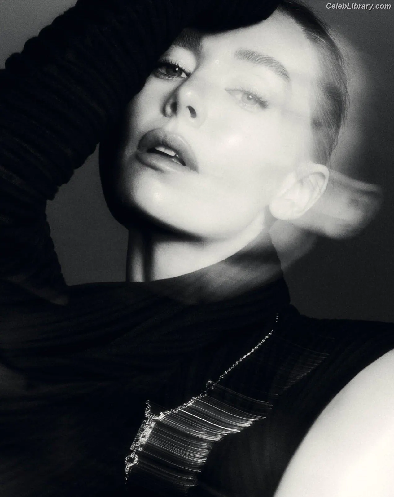 Vanessa Kirby photo 14 of 1108