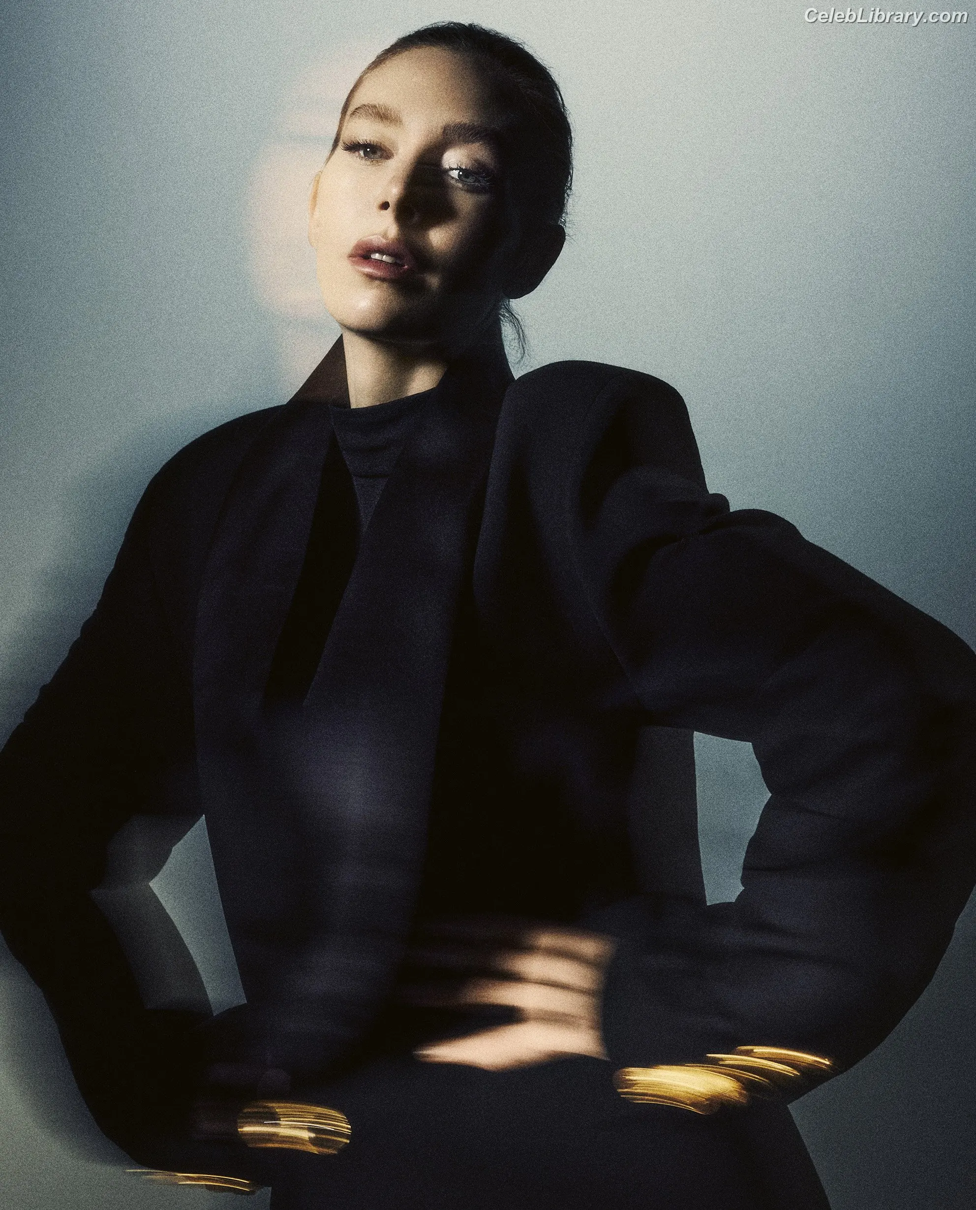 Vanessa Kirby photo 17 of 1108