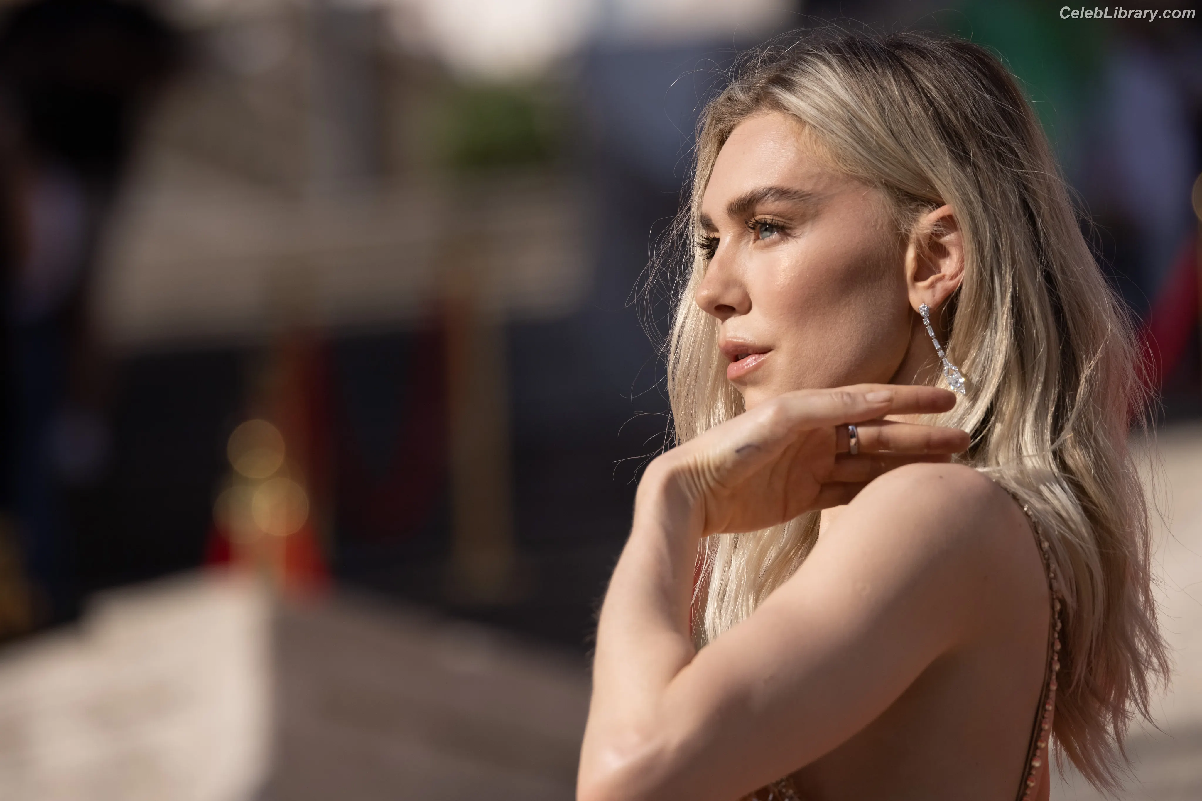 Vanessa Kirby photo 8 of 1108