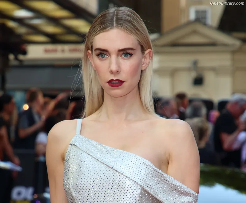 Vanessa Kirby photo 11 of 1109