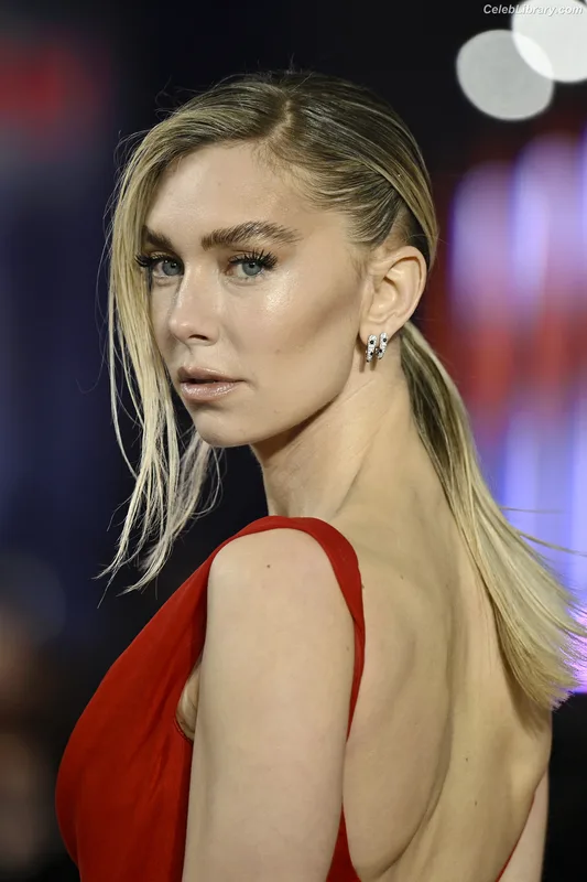 Vanessa Kirby photo 17 of 1109