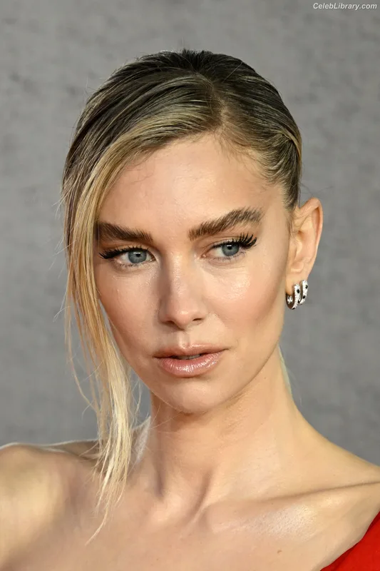 Vanessa Kirby photo 20 of 1109