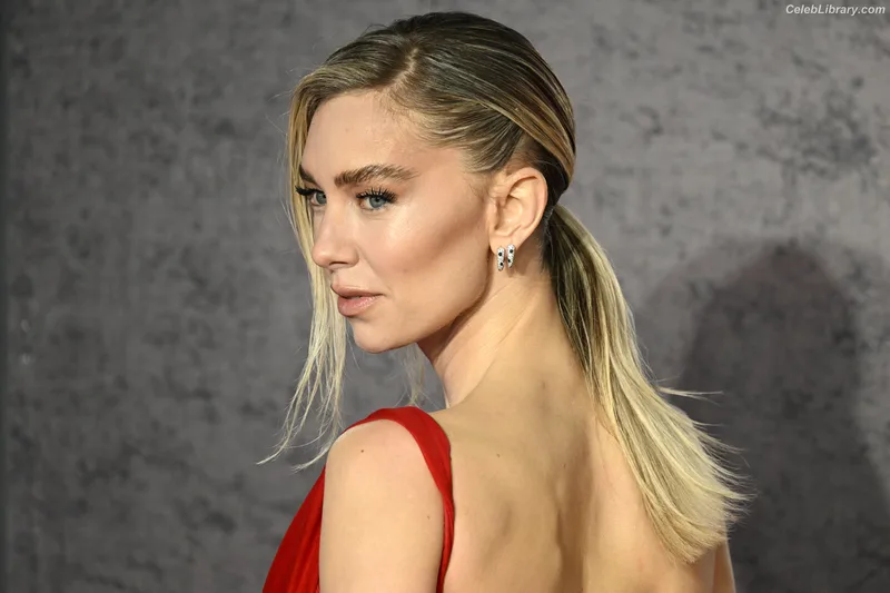 Vanessa Kirby photo 23 of 1109