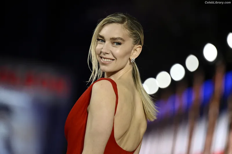 Vanessa Kirby photo 24 of 1109