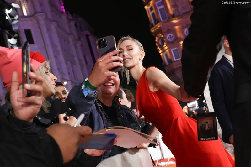 Vanessa Kirby photo 5 of 1109
