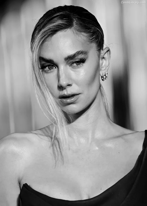 Vanessa Kirby photo 14 of 1109