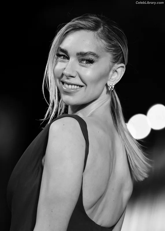 Vanessa Kirby photo 15 of 1109