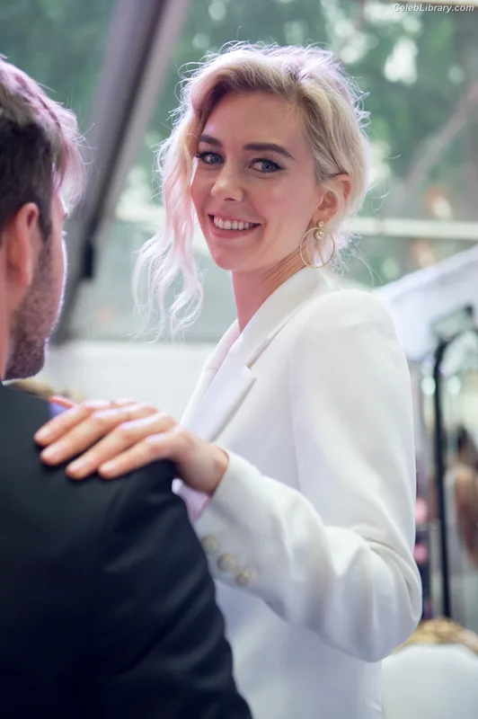 Vanessa Kirby photo 5 of 1109
