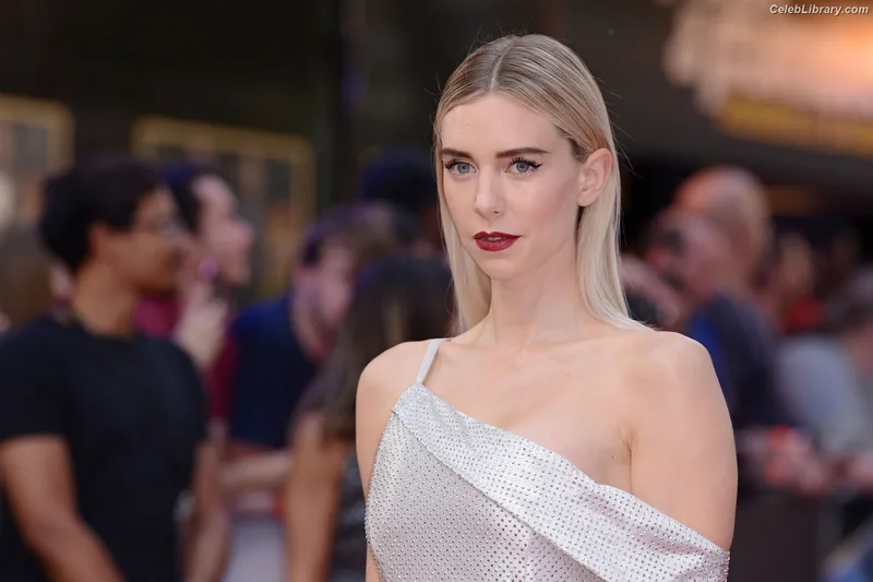 Vanessa Kirby photo 11 of 1109