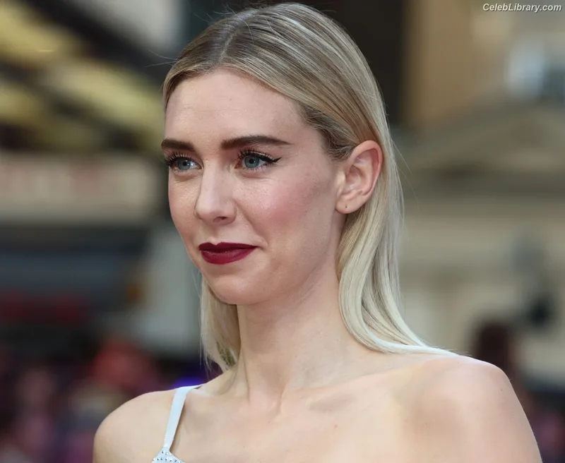 Vanessa Kirby photo 3 of 1109