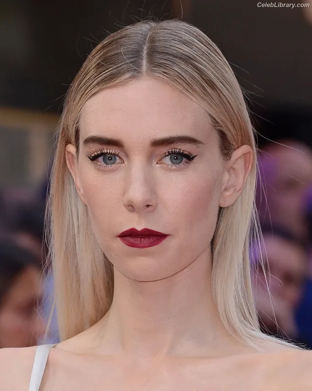 Vanessa Kirby photo 17 of 1109