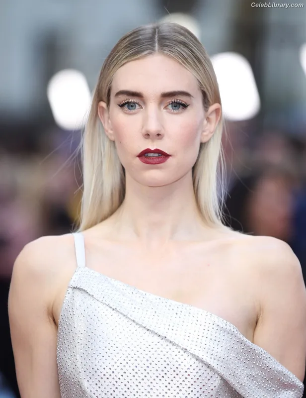 Vanessa Kirby photo 5 of 1109