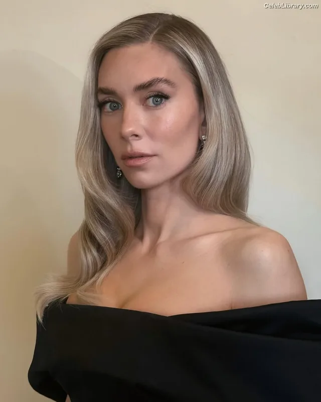 Vanessa Kirby photo 23 of 1109
