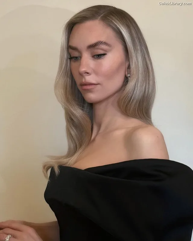 Vanessa Kirby photo 24 of 1109
