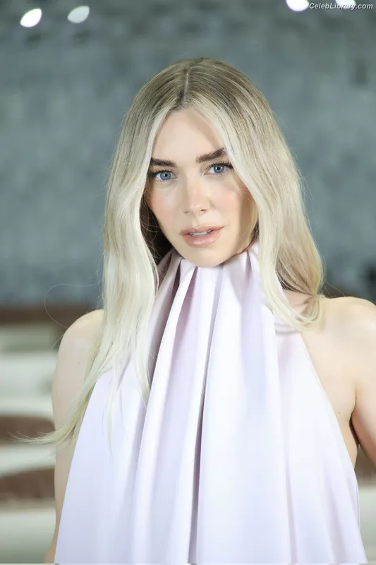 Vanessa Kirby photo 13 of 1109