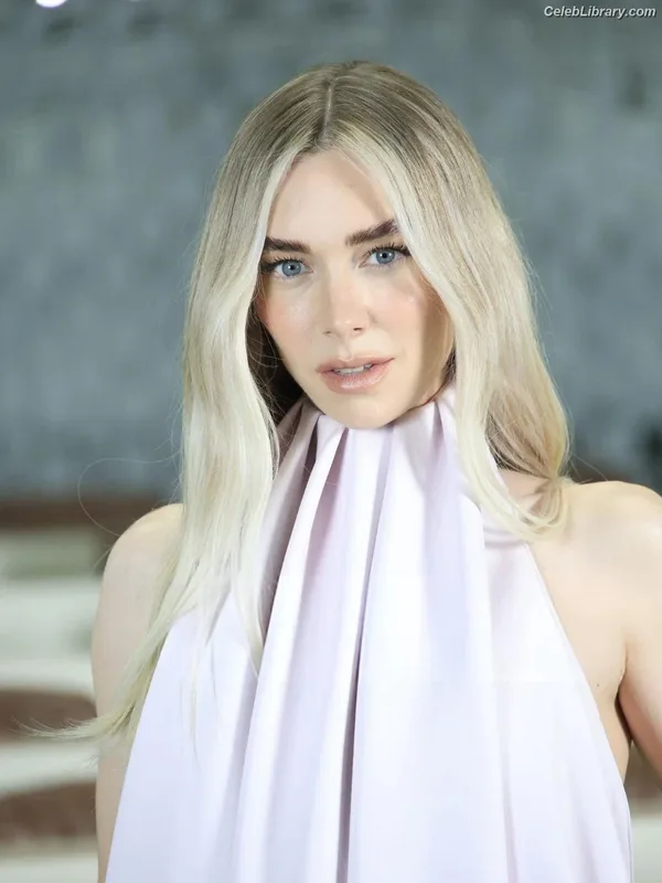 Vanessa Kirby photo 14 of 1109
