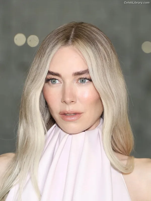 Vanessa Kirby photo 16 of 1109