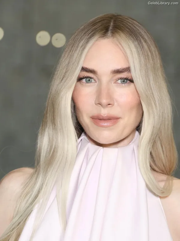 Vanessa Kirby photo 17 of 1109