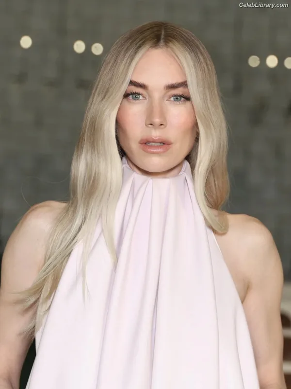 Vanessa Kirby photo 18 of 1109