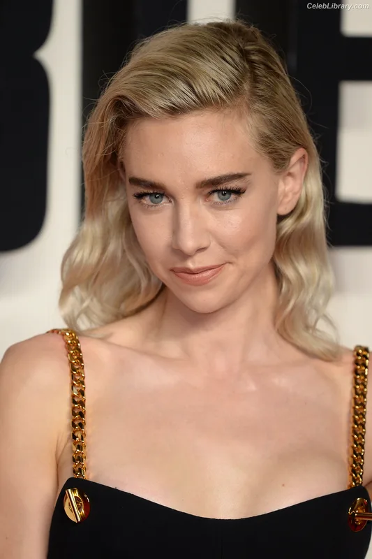 Vanessa Kirby photo 1 of 1109