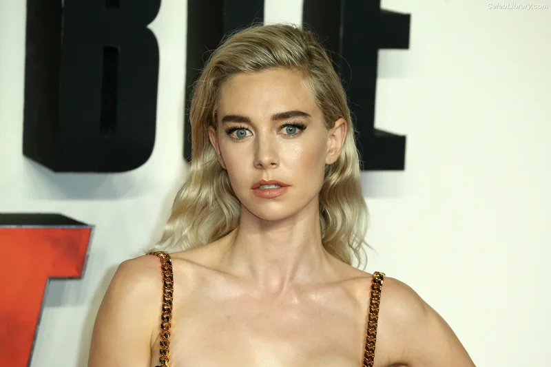 Vanessa Kirby photo 18 of 1109