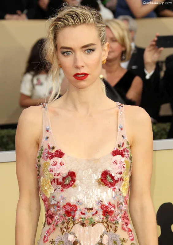 Vanessa Kirby photo 1 of 1109