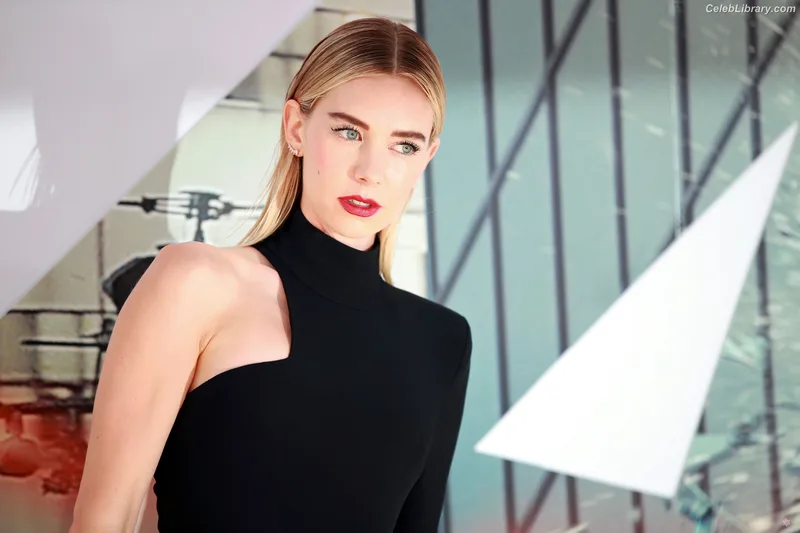 Vanessa Kirby photo 18 of 1109