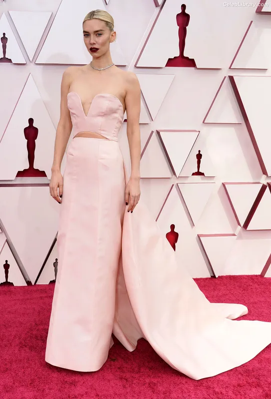 Vanessa Kirby photo 9 of 1109