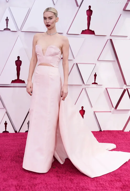 Vanessa Kirby photo 18 of 1109