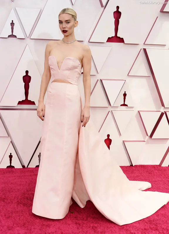 Vanessa Kirby photo 2 of 1109