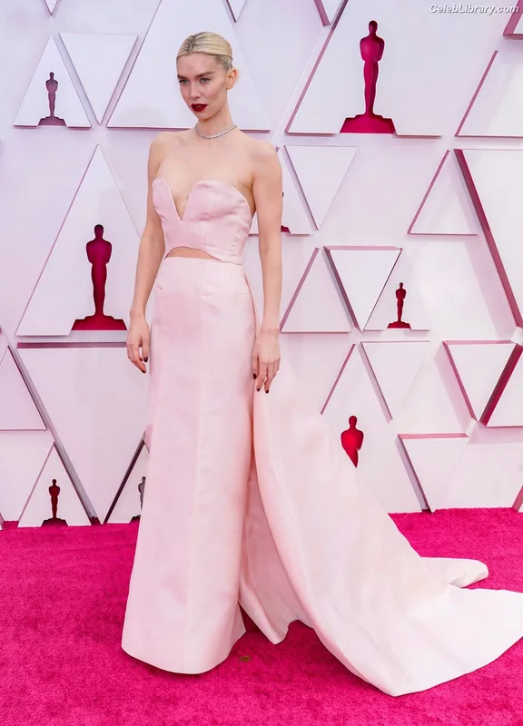 Vanessa Kirby photo 10 of 1109