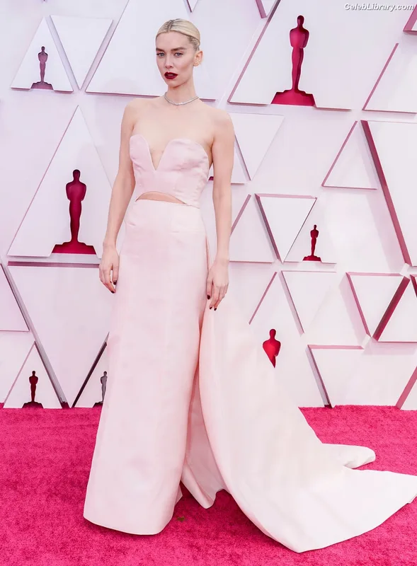 Vanessa Kirby photo 13 of 1109