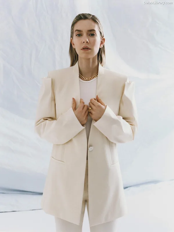 Vanessa Kirby photo 1 of 1109