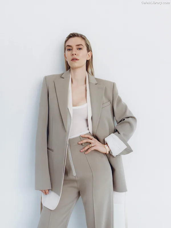 Vanessa Kirby photo 3 of 1109
