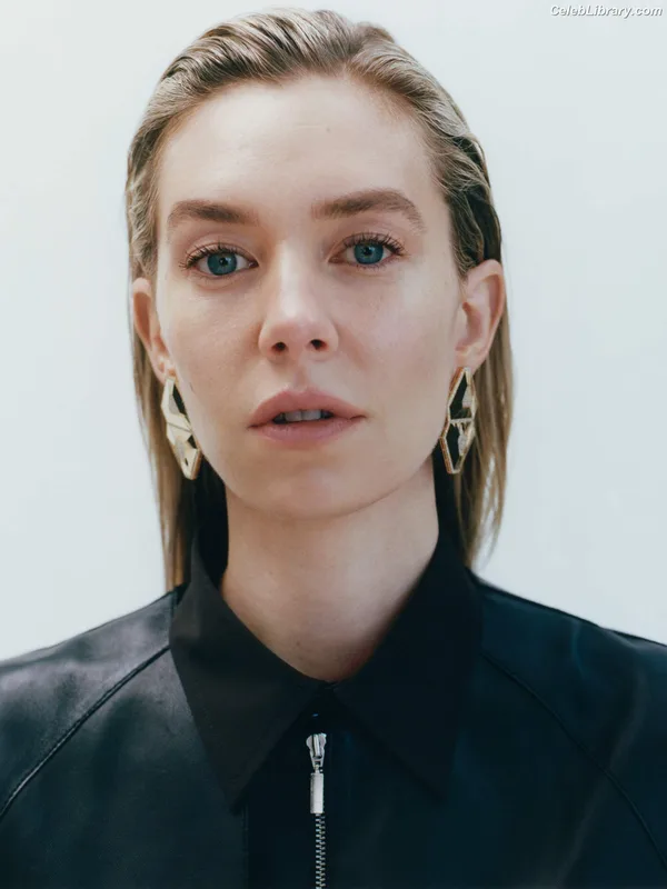 Vanessa Kirby photo 6 of 1109