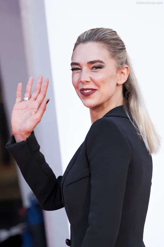 Vanessa Kirby photo 19 of 1109