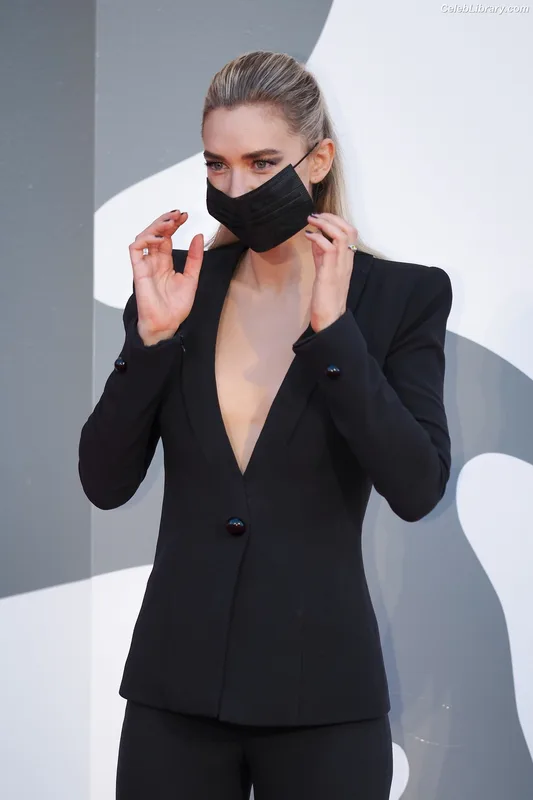 Vanessa Kirby photo 22 of 1109