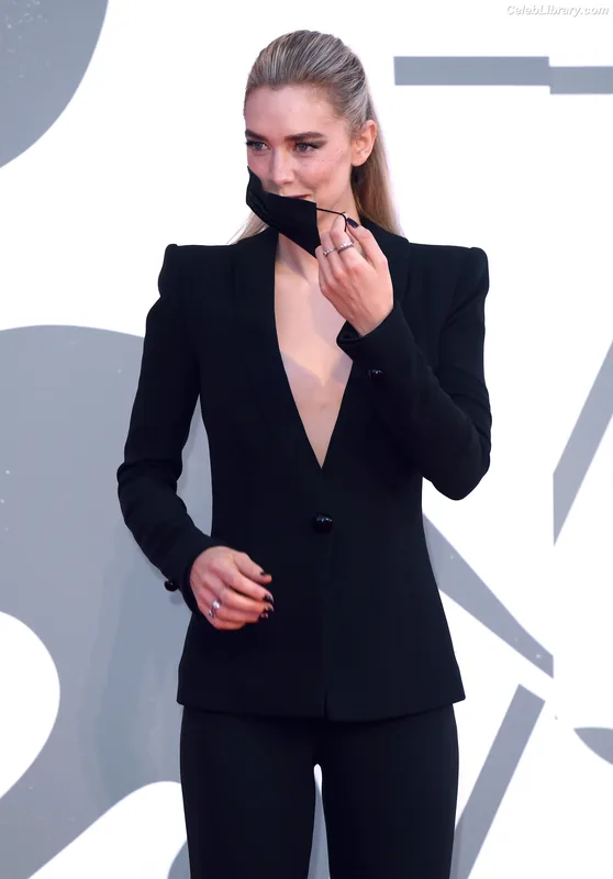 Vanessa Kirby photo 24 of 1109
