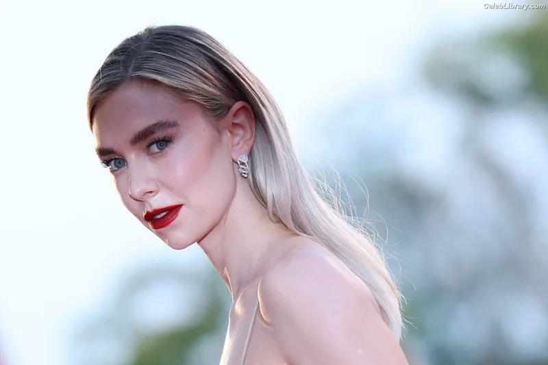 Vanessa Kirby photo 14 of 1109