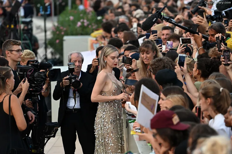 Vanessa Kirby photo 21 of 1109