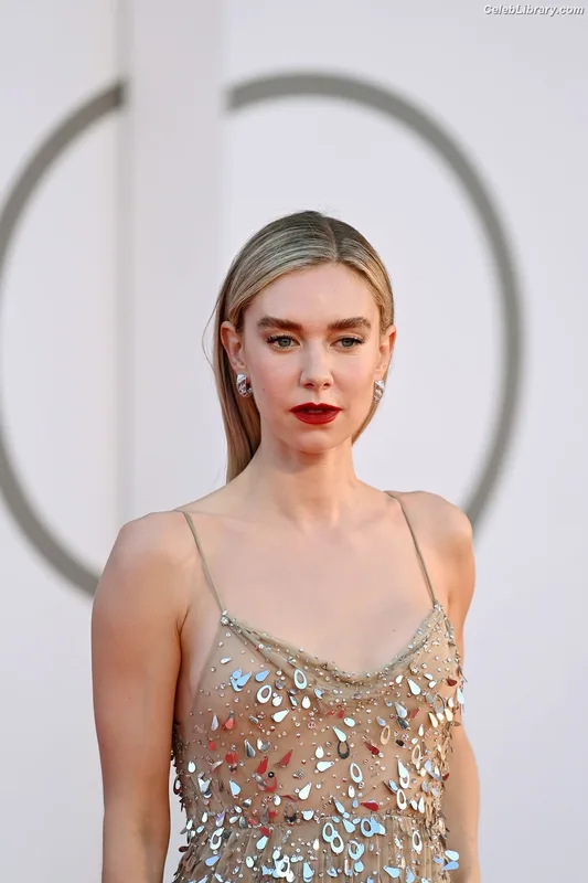 Vanessa Kirby photo 2 of 1109