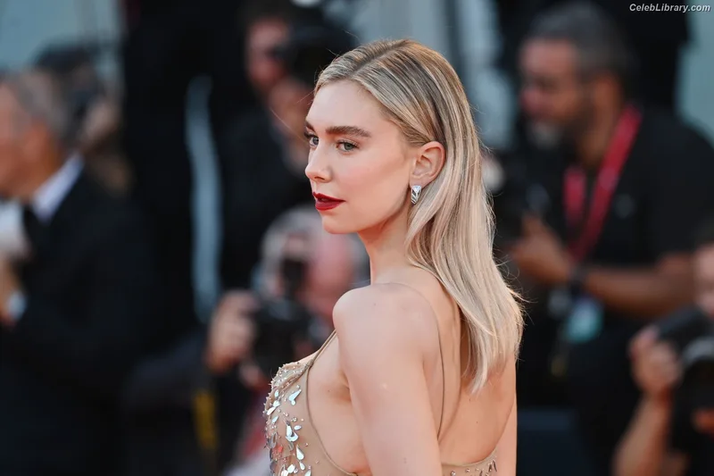 Vanessa Kirby photo 6 of 1109