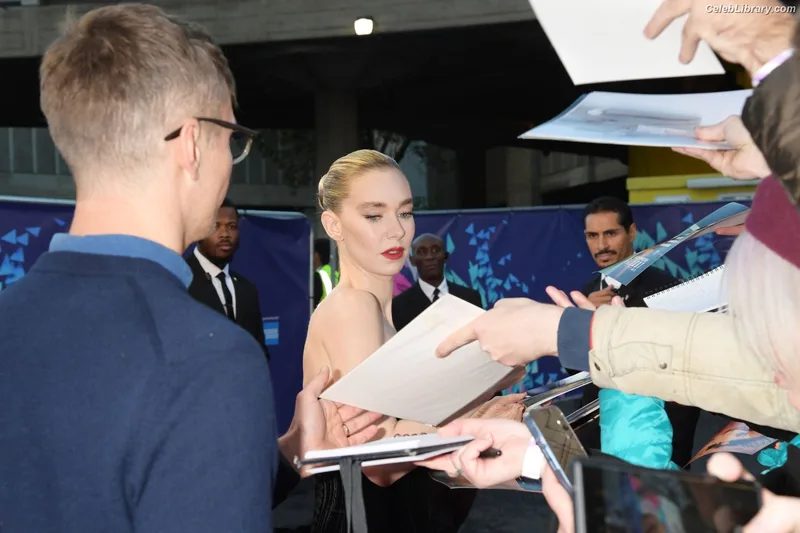 Vanessa Kirby photo 13 of 1109