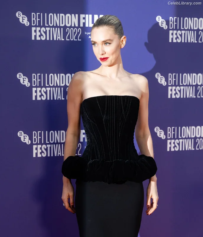 Vanessa Kirby photo 23 of 1109