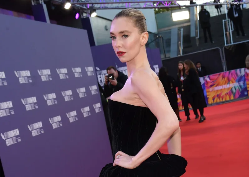 Vanessa Kirby photo 3 of 1109
