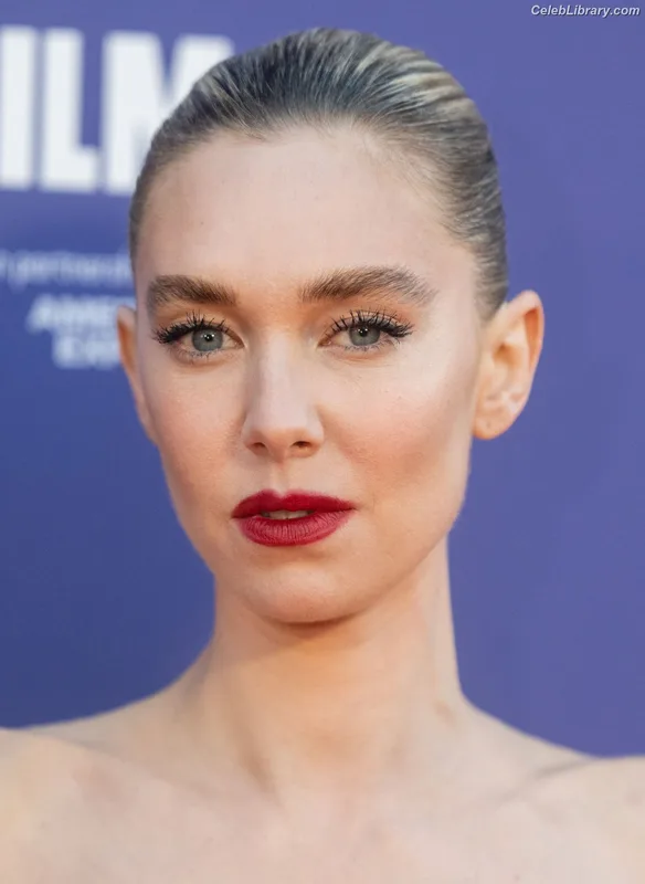 Vanessa Kirby photo 4 of 1109