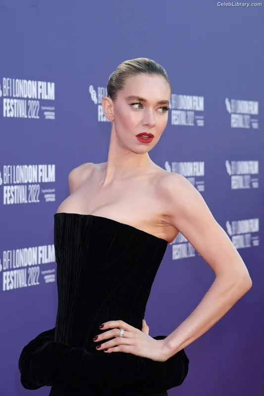 Vanessa Kirby photo 14 of 1109