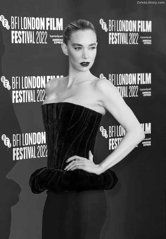 Vanessa Kirby photo 22 of 1109