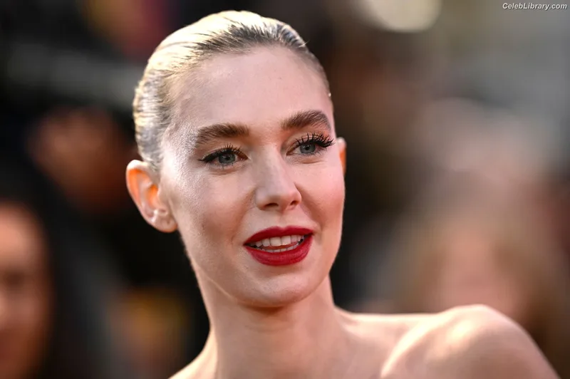 Vanessa Kirby photo 1 of 1109